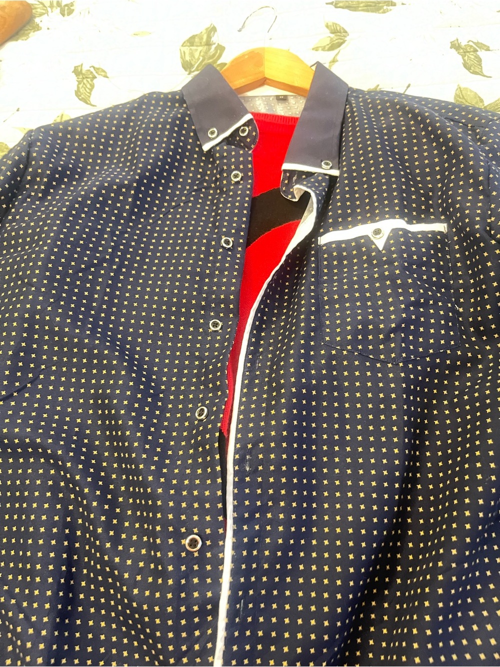 Like NEW Italian Men's Navy Patterned Button-Up Shirt from Amalfi, Italy. 🇮🇹